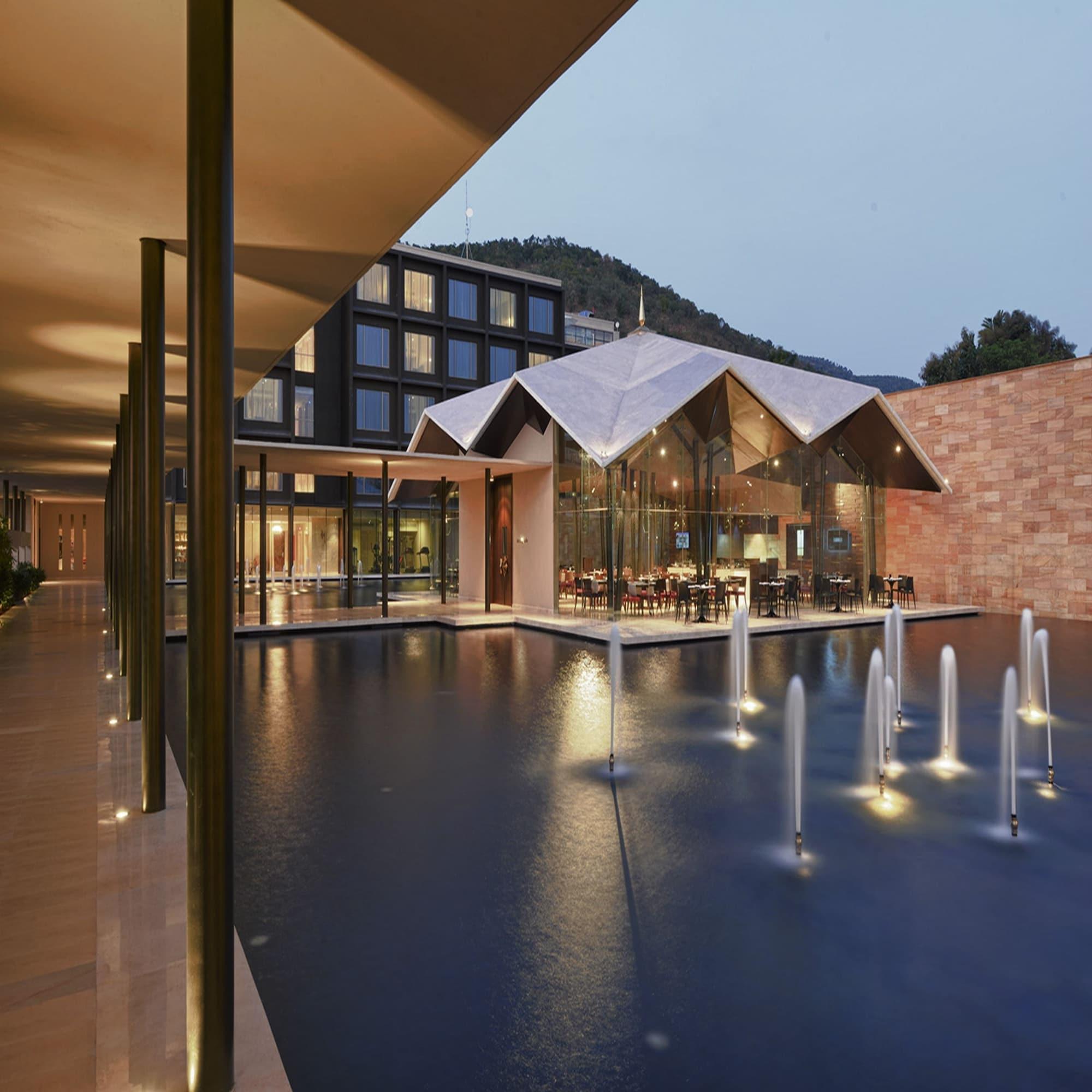 Marasa Sarovar Premiere Τιρουπάτι Εξωτερικό φωτογραφία The resort's lobby