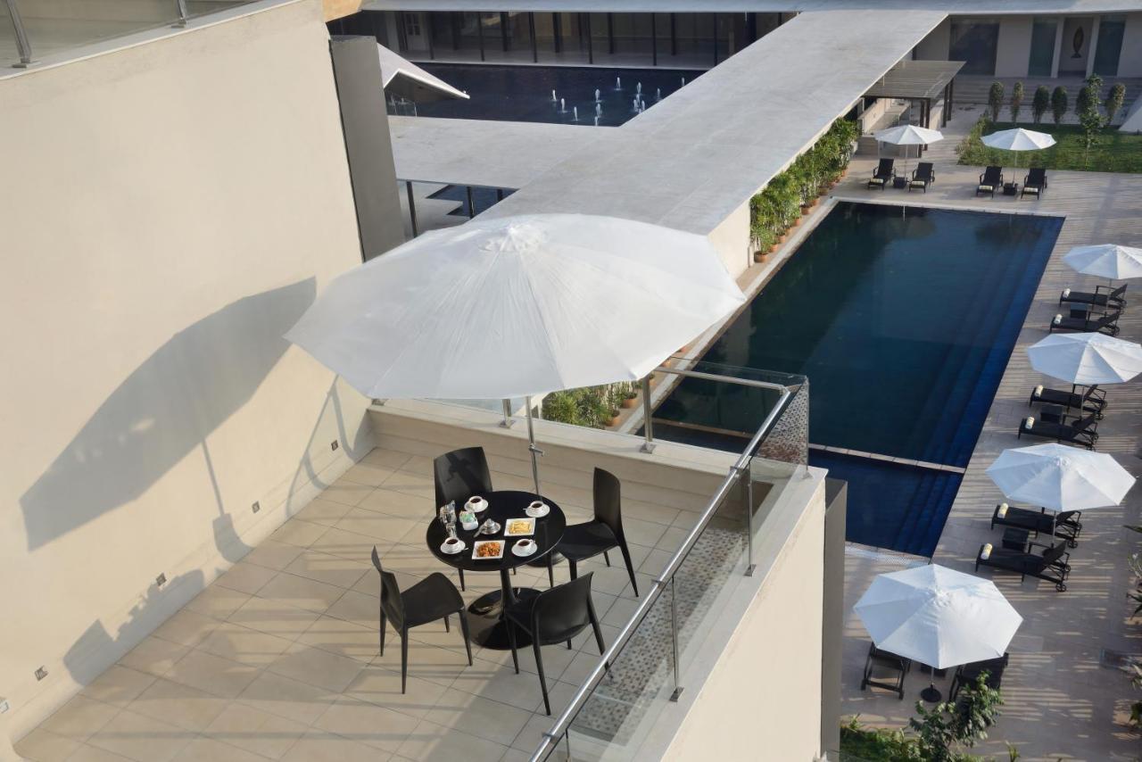 Marasa Sarovar Premiere Τιρουπάτι Εξωτερικό φωτογραφία The pool at the hotel